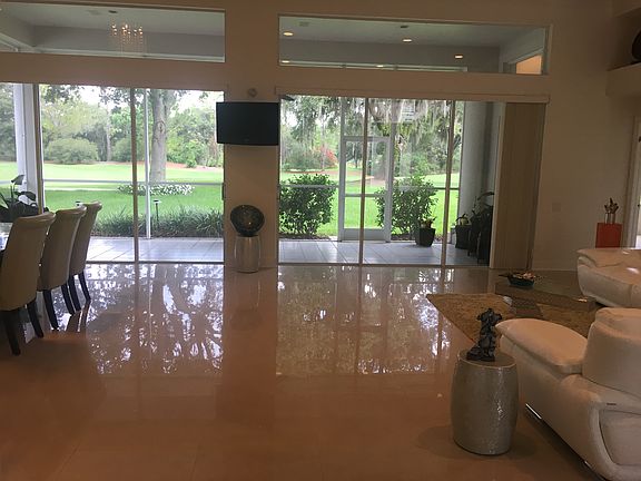 living room/ dinning room