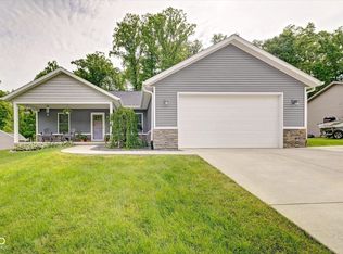 943 S Deer Run, Ellettsville, IN 47429