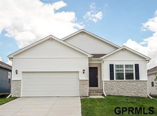 6670 Bluebell St, Papillion, NE 68157