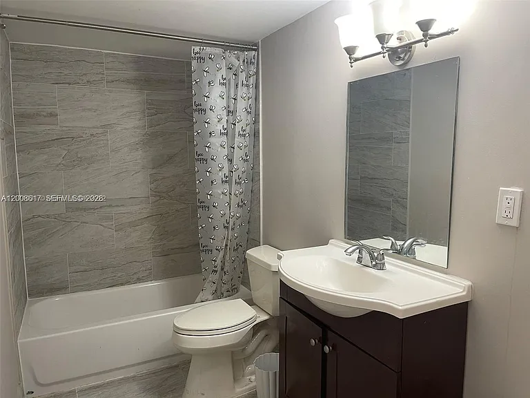 15201 NE 6th Ave #C102 — Photo 4