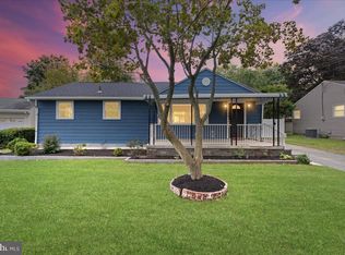 16 Shelburne Dr, Ewing, NJ 08638
