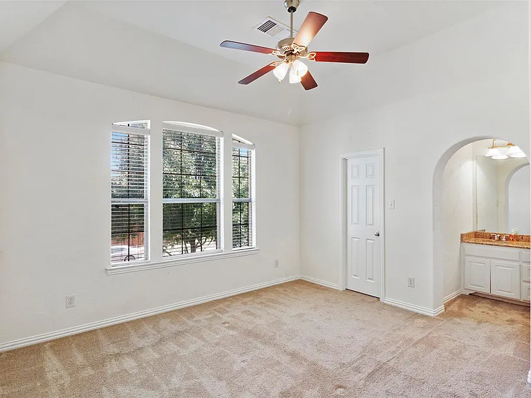 9823 Carriage Hill Ln — Photo 22