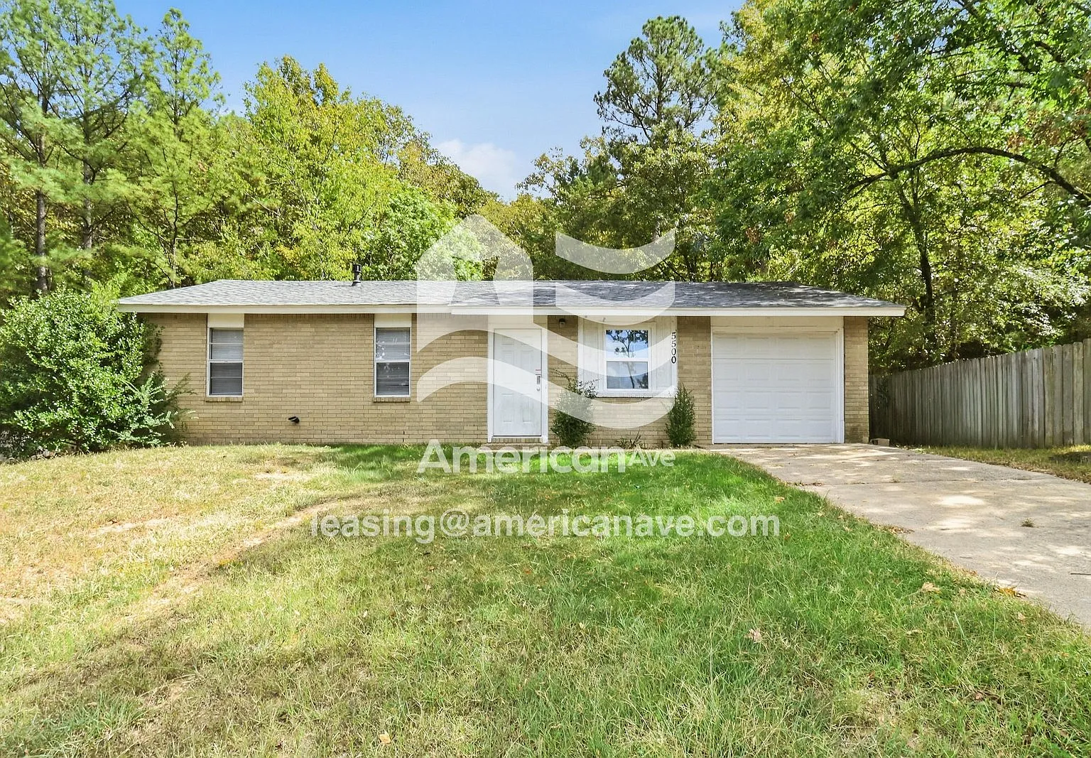 3 bed, 1.5 bath, 986 sqft, $1,072 — Photo 1