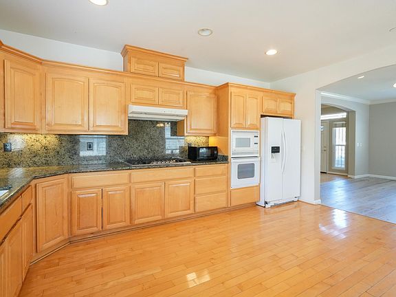 5th image of 358 Florence St