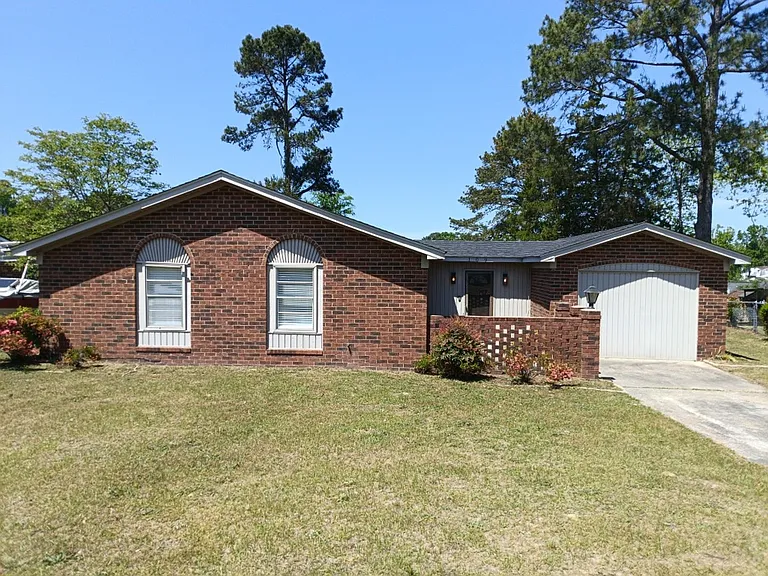 109 Highview Dr — Photo 1