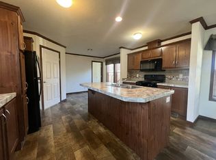 211 Canal Dr, Rockford, MN 55373