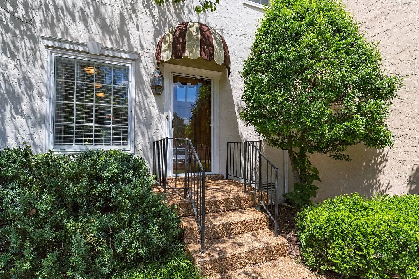 2601 Blakemore Ave — Photo 1