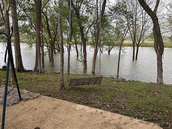 4th image of 49 Elizabeth Ln