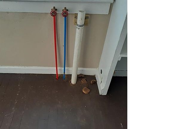 4th image of 511 Providence St