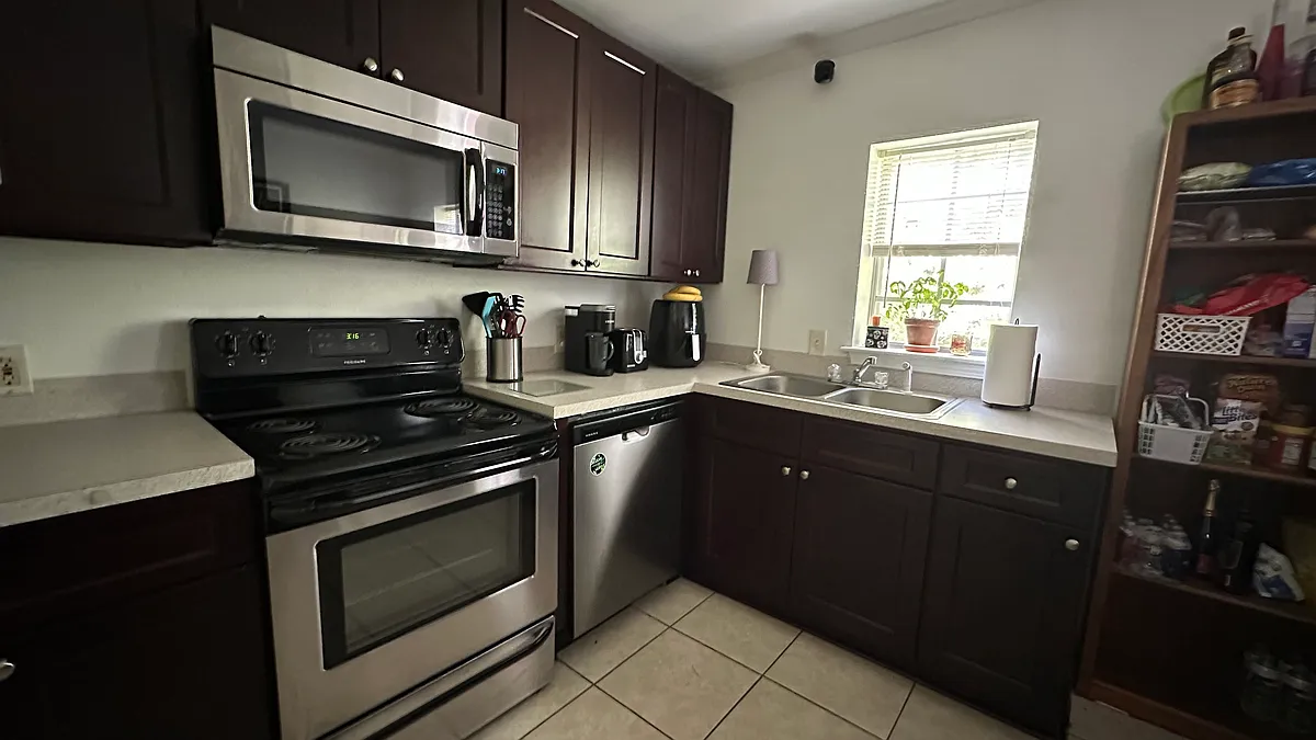 Building Photo - 129 Clara Dr #4
