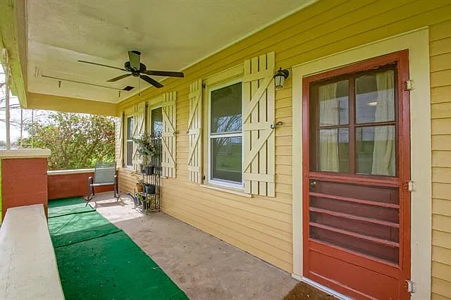 3 bed, 2.0 bath, 1186 sqft, $1,900 — Photo 3