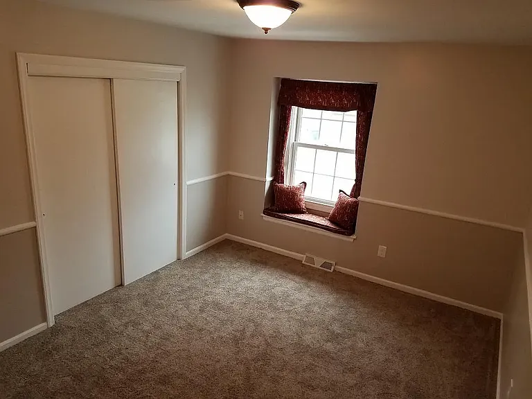 4940 Flint St — Photo 11