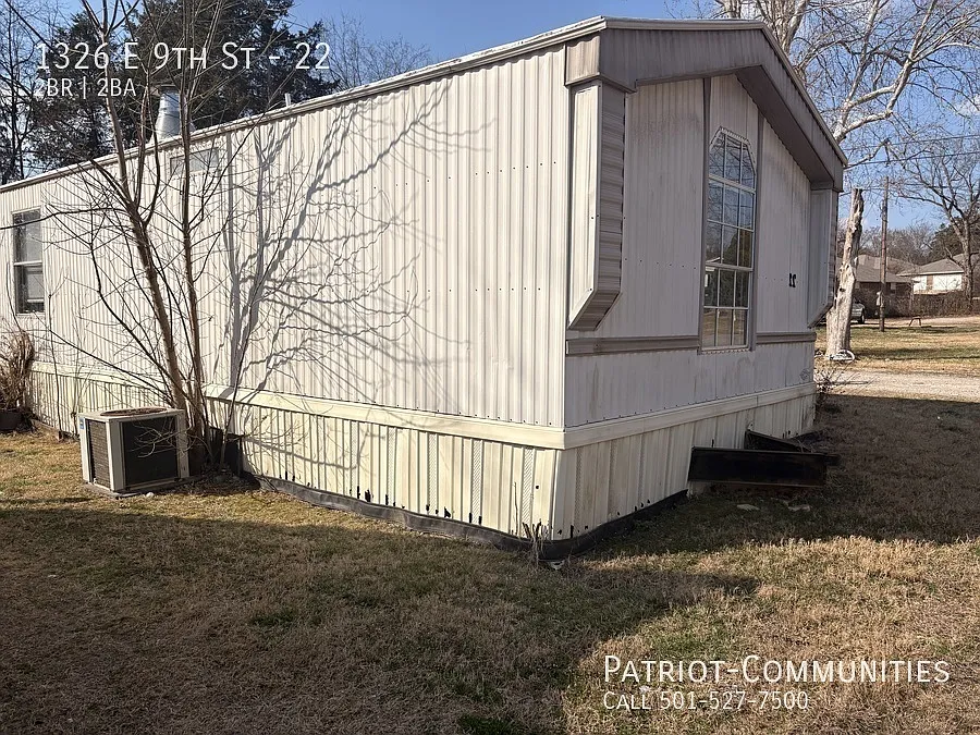 Building Photo - 1326 E 9th St #22