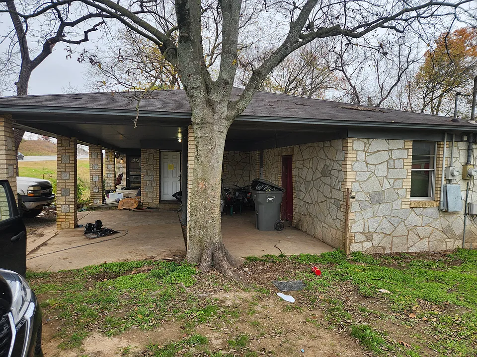 2808 N Saint Louis