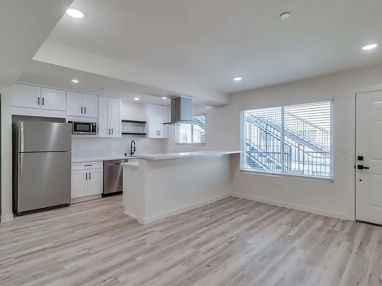 Welcome Surf House Villas E, a newly renovated luxury apartment community in the heart of Pacific... — Photo 12