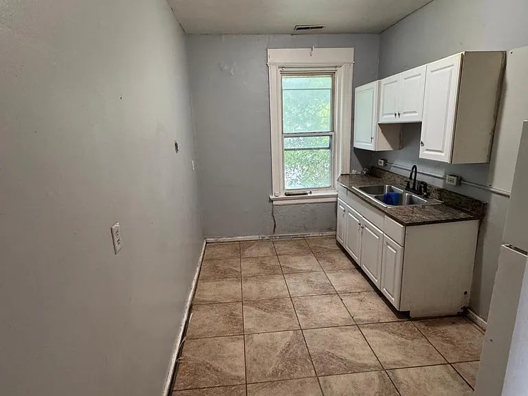 Kitchen sink & cabinet