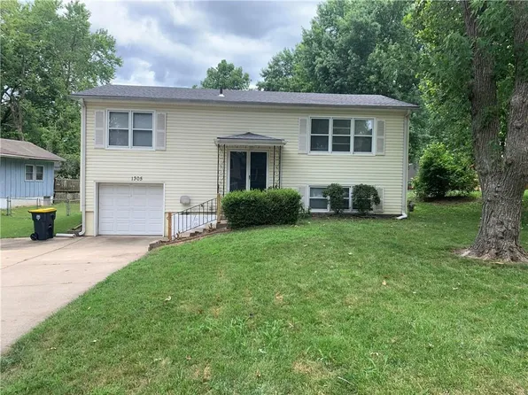 1305 NE 84th Pl, Kansas City, MO 64155