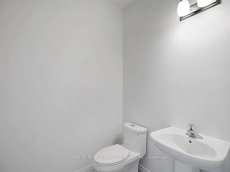 32 Humberstone Dr — Photo 6