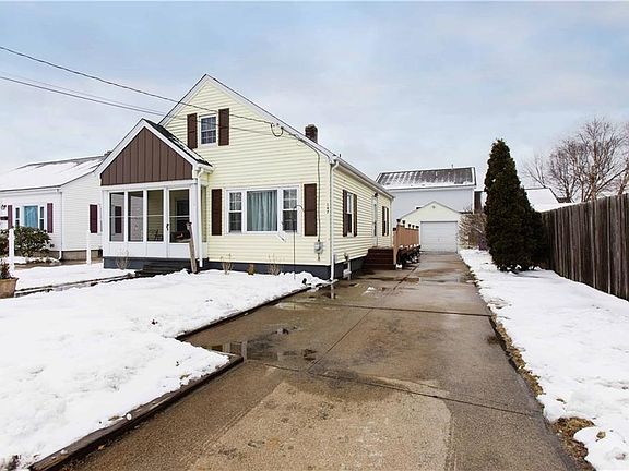4th image of 147 Deer St