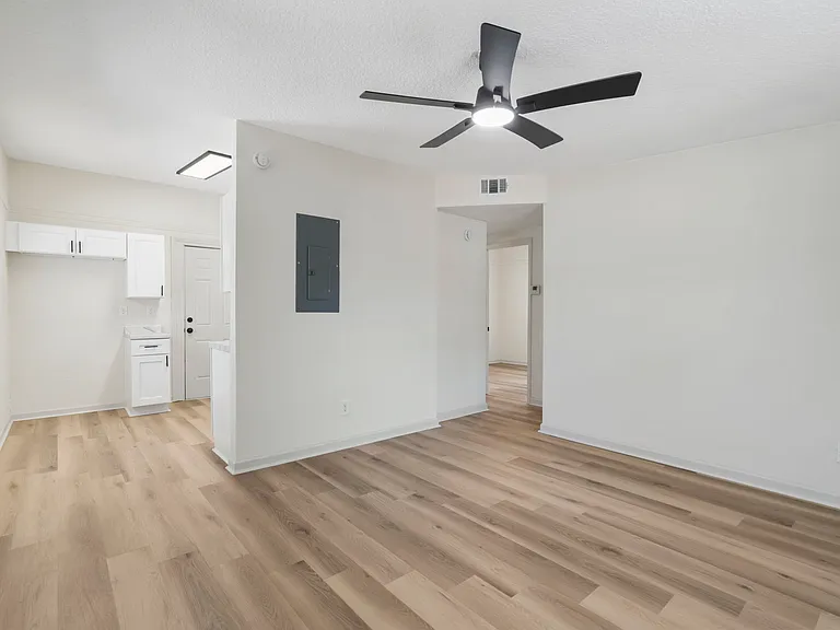 10471 Keuka Dr — Photo 3