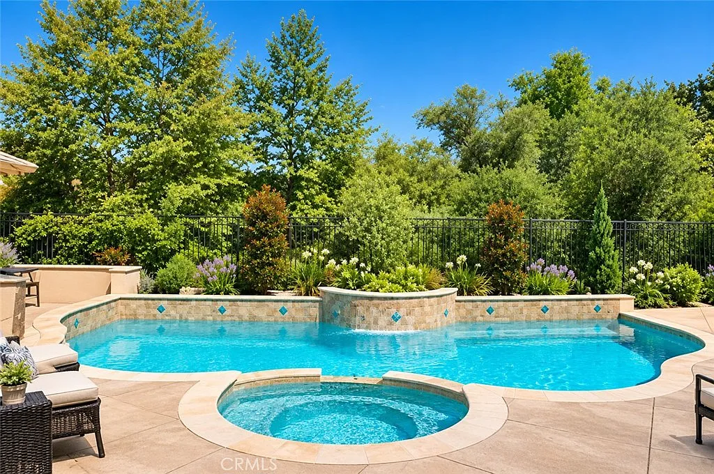 4 bed, 3100 sqft, $9,495 — Photo 4