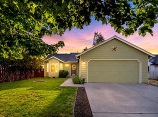 2067 SW 30th St, Redmond, OR 97756