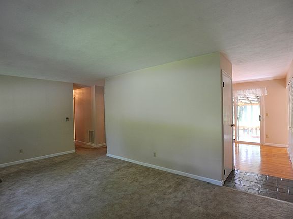4th image of 203 Wisteria Way