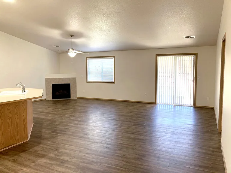 5402 Kirkwood Ln — Photo 7