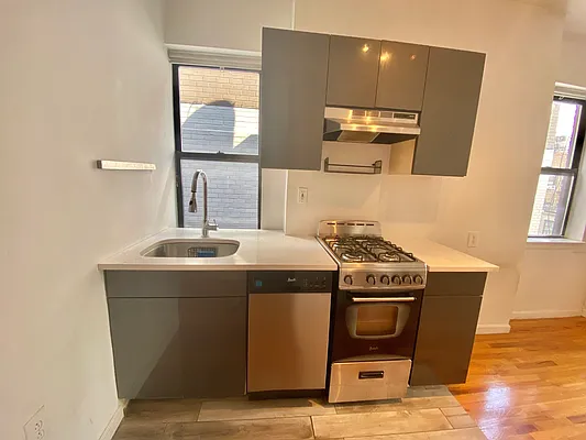 Rented by Crosstown Apartments NYC | media 52