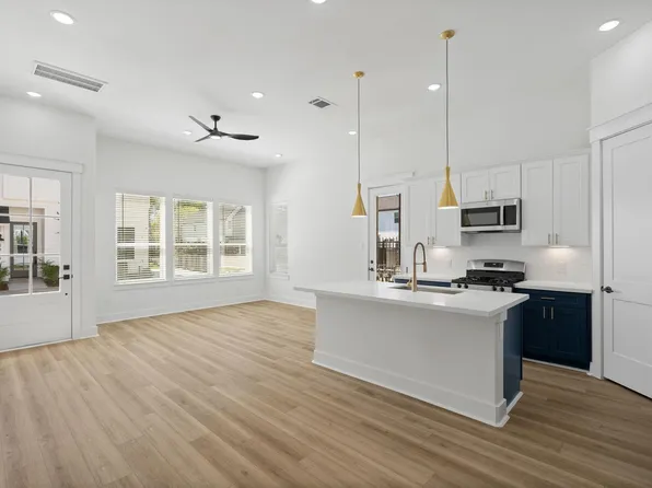 8918 Sunshine Laverne Ln, Houston, TX 77080