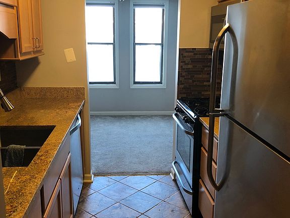 4th image of 2208 Country Club Dr APT 3
