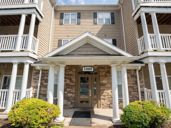 1817 Suncrest Vlg, Morgantown, WV 26505