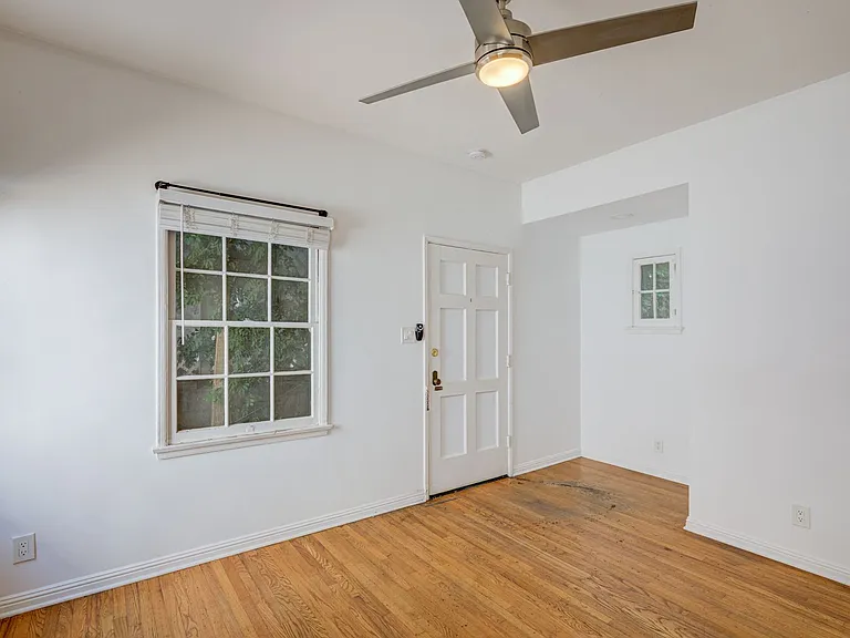 963 N Doheny Dr — Photo 11