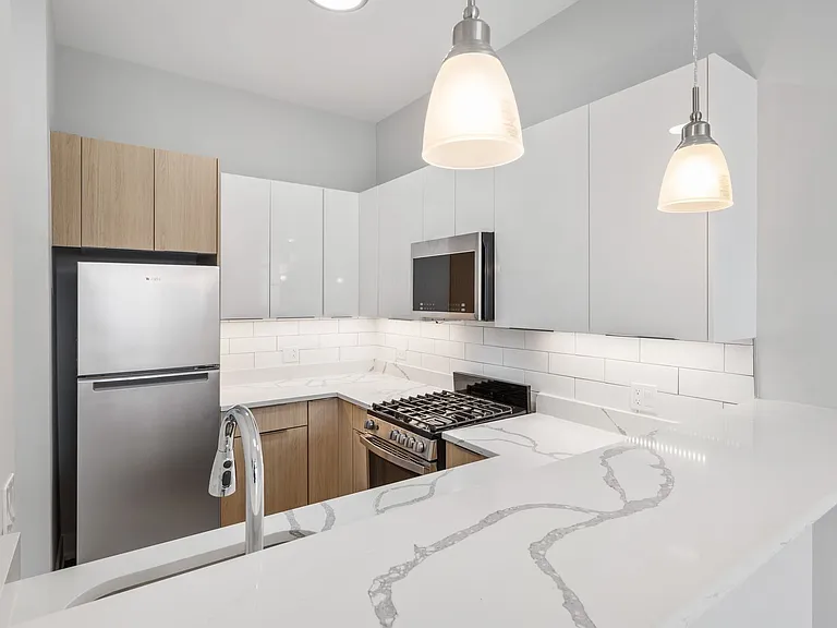 1625 W Howard St — Photo 22