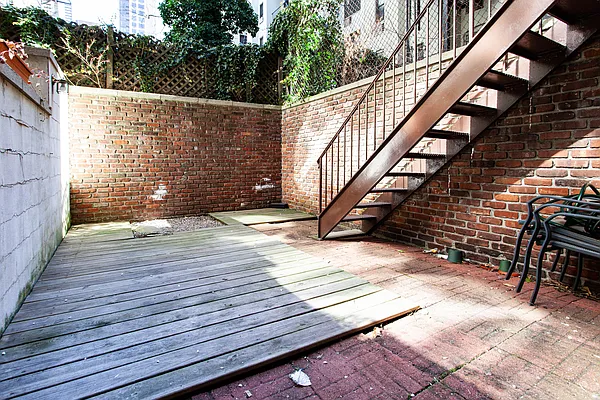 Rented by Cayenne Realty Group | media 12