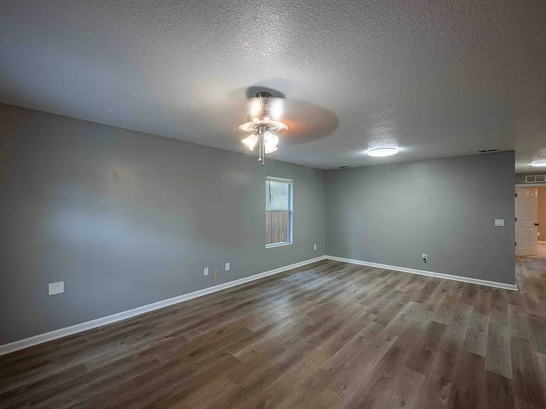 8205 Berry Ave — Photo 10