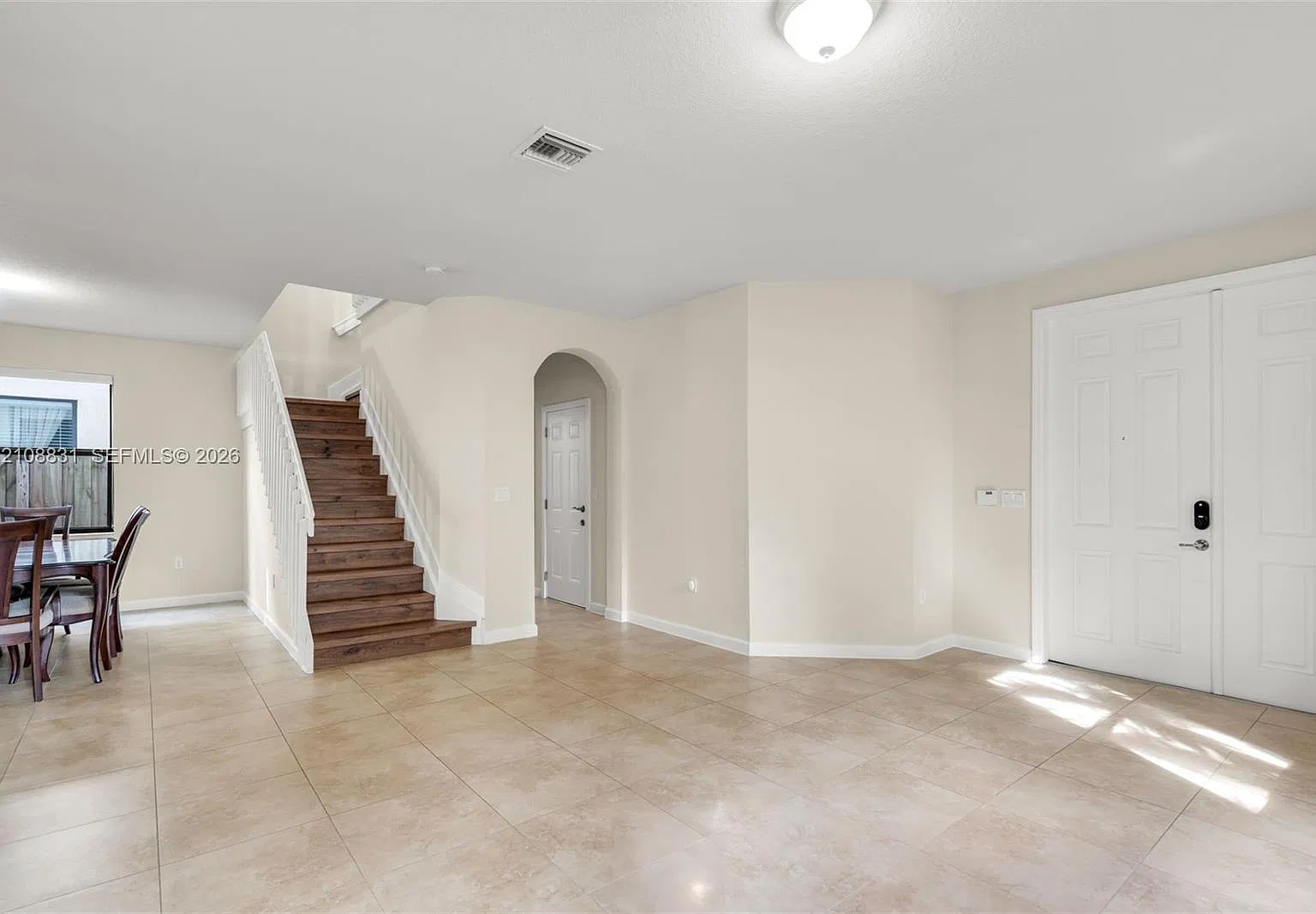 4 bed, 3.5 bath, 2650 sqft, $5,400 — Photo 3