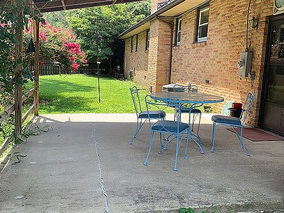 4th image of 117 Laura Ln
