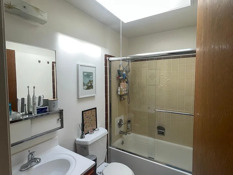 350 22nd Ave #6 — Photo 3