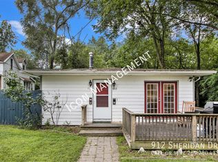 912 Sheridan Dr, Kalamazoo, MI 49001