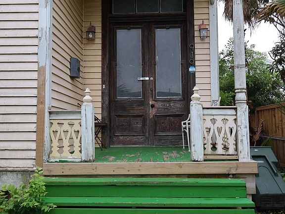 4th image of 919 Winnie St