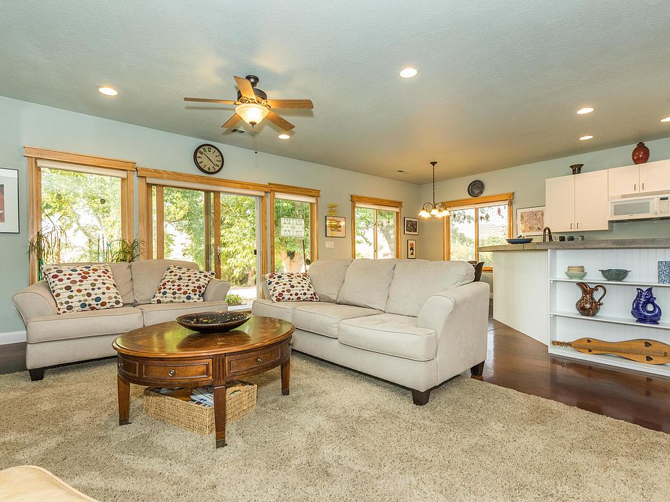 1st image of 3355 Hamblin Dr
