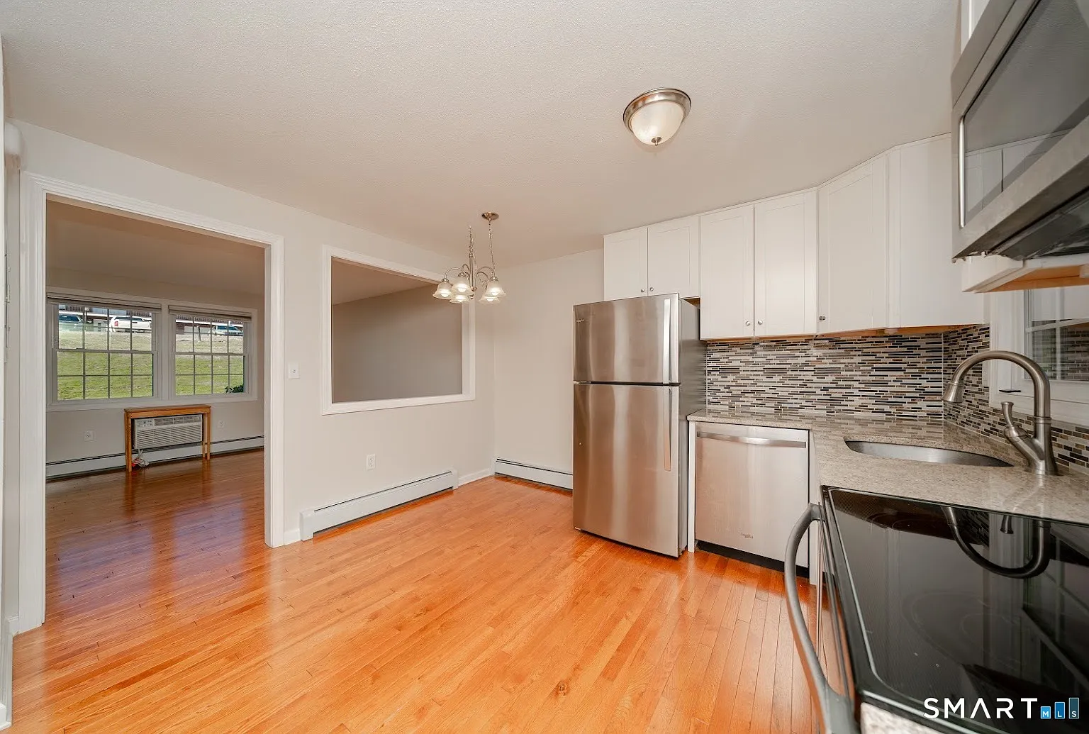 2 bed, 1.5 bath, 910 sqft, $1,950 — Photo 2