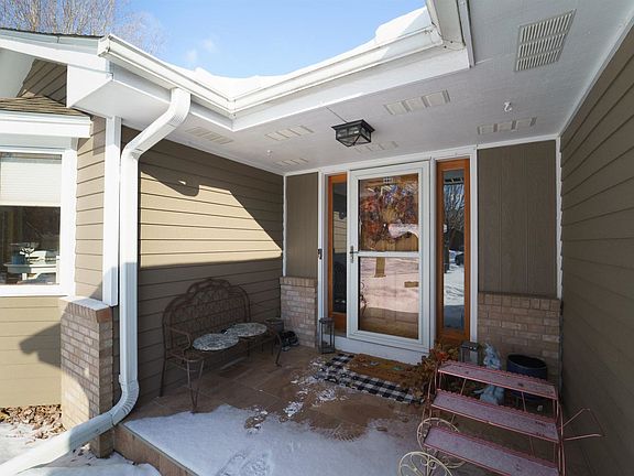 4th image of 179 Gladstone Cir