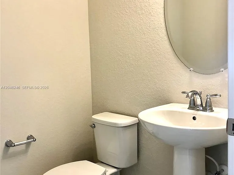 4984 Greenway Dr — Photo 10