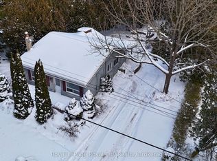 28 Harpur Dr, Northern Bruce Peninsula, ON N0H 2R0