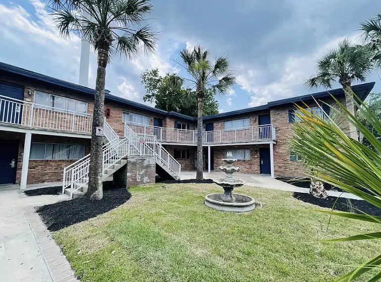 2 bed, 1150 sqft, $1,800 — Photo 2