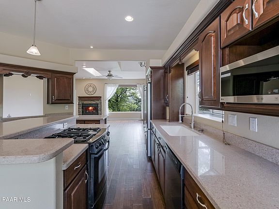 5th image of 1710 N Gilmer Hts