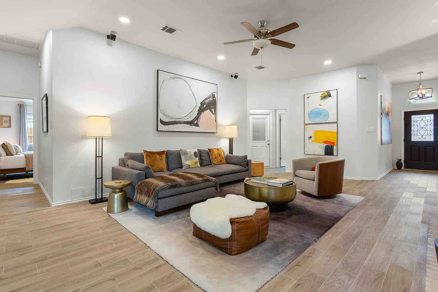 5 bed, 2.0 bath, 2098 sqft, $11,470 — Photo 2