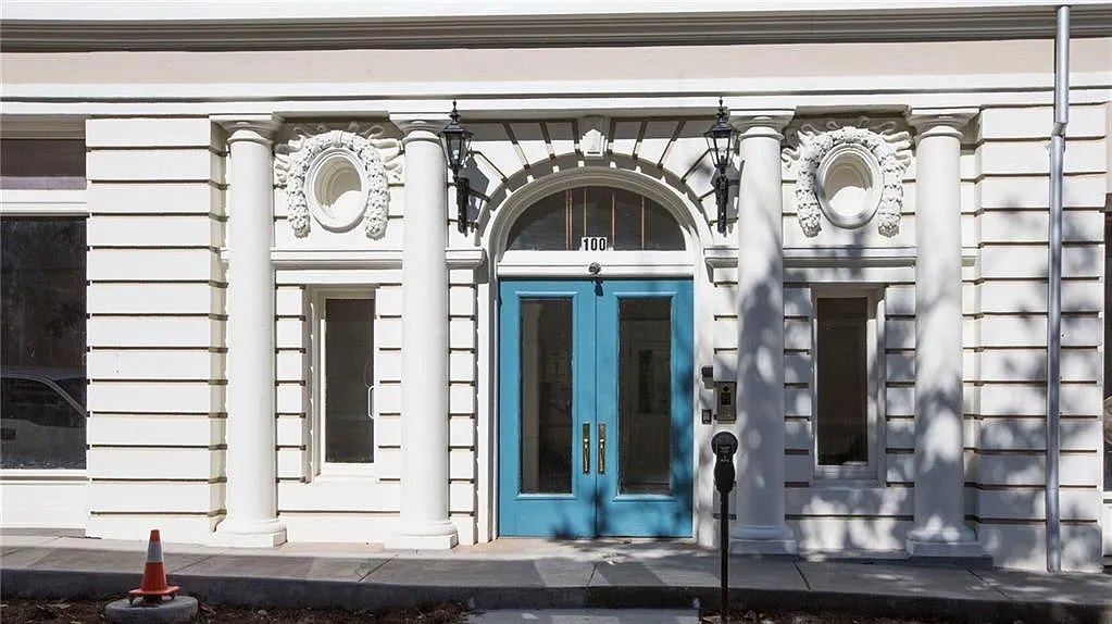 Building Photo - 100 N Royal St #2D